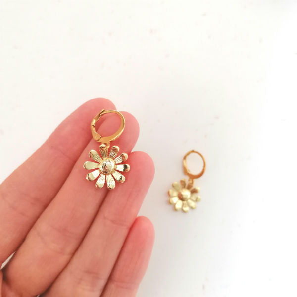 petites boucles d'oreilles paquerettes