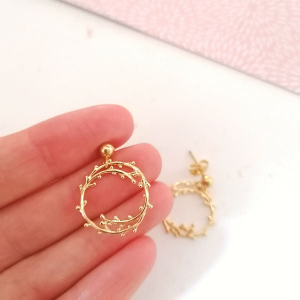boucles d'oreilles couronnes de fleurs
